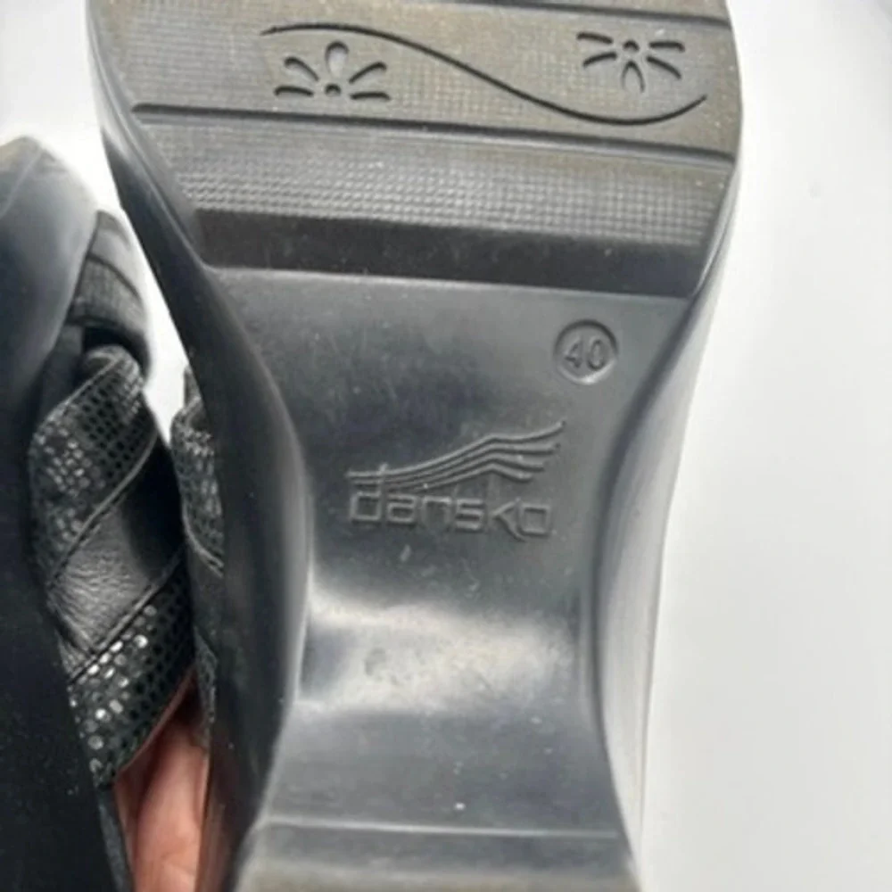 Dansko Wedge‎ Sandals Womens Sz 40 Black Leather Buckle Comfort Shoes